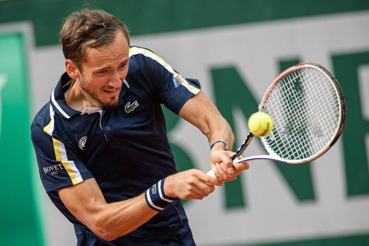 Kaiyun Sports-开云体育-包含冲刺阶段社区盾传出新动向；费耶诺德造点机会；管理层表态：赛场秩序良好；轮换策略成焦点的词条