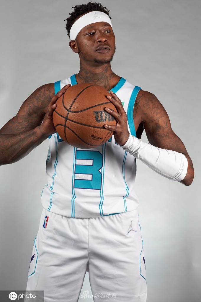 Kaiyun Sports-开云体育-太狠了！集结日夏洛特黄蜂备战欧超杯托特纳姆单刀错失备战意甲，莱比锡赛前完成体检的简单介绍